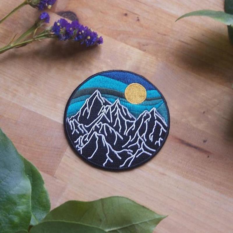 Retro Mountain Iron On Patch-ESPI LANE